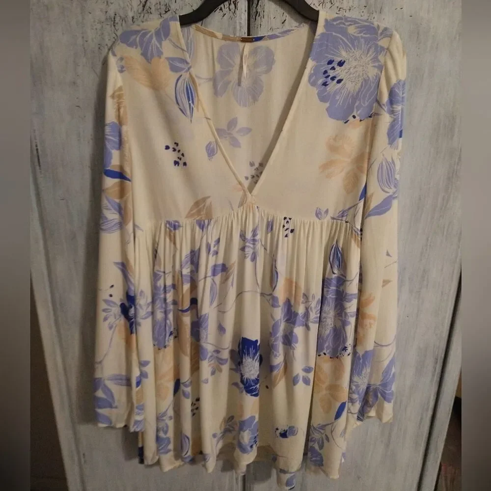 Free people  V-neck Floral top Xs boho Cottagecore feminine